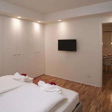 La Casa Nella Corte بيت للعطل *